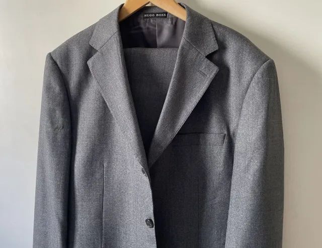 TERNO HUGO BOSS LÃ  CINZA G 3 BOTÕES