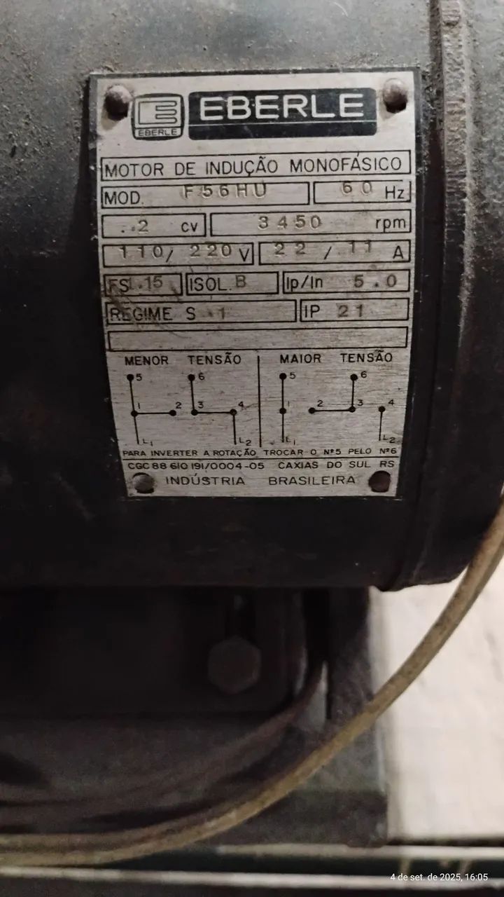 Vendo maquima Policorte equipada com um motor marca Eberte , 2 CV , 3450;RPM