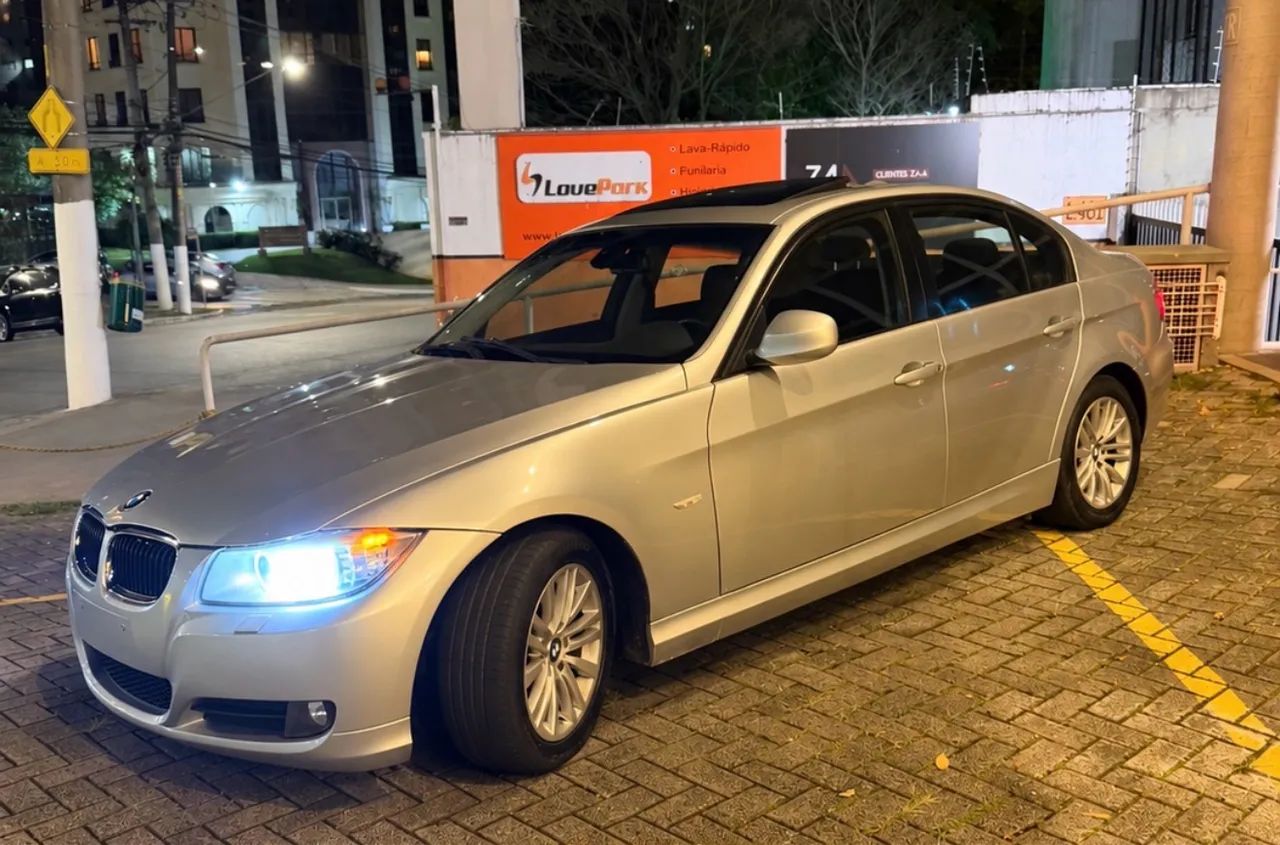 BMW 320I A 2010