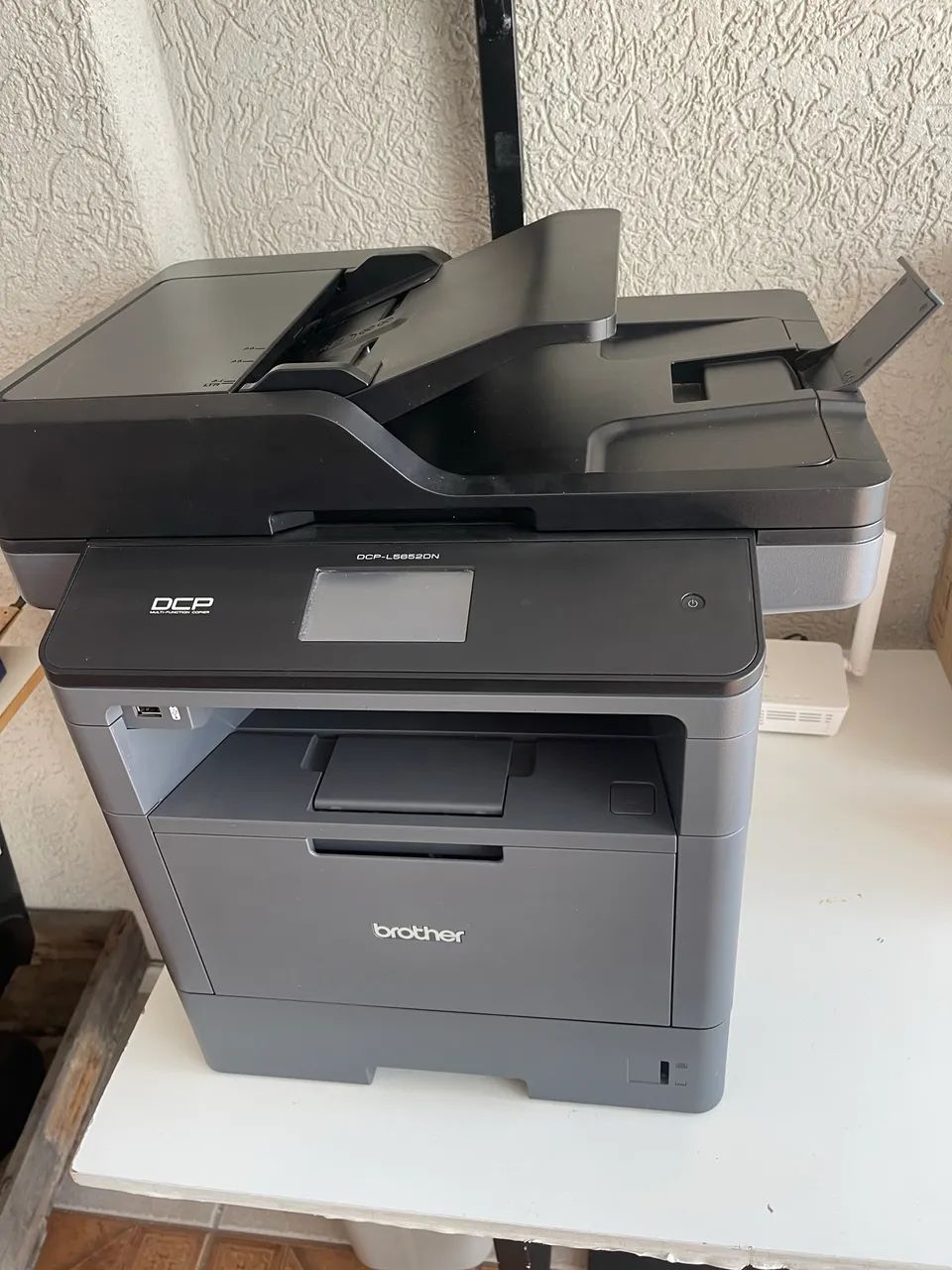 impressora multifuncional laser monocromática - Preta e branca Brother, DCP-L5652DN  - Foto 2