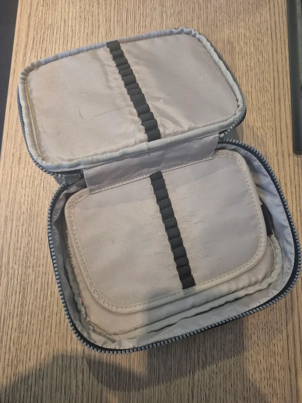 Estojo Kipling 100 Pens Preto Original - Bem Conservado - Foto 4