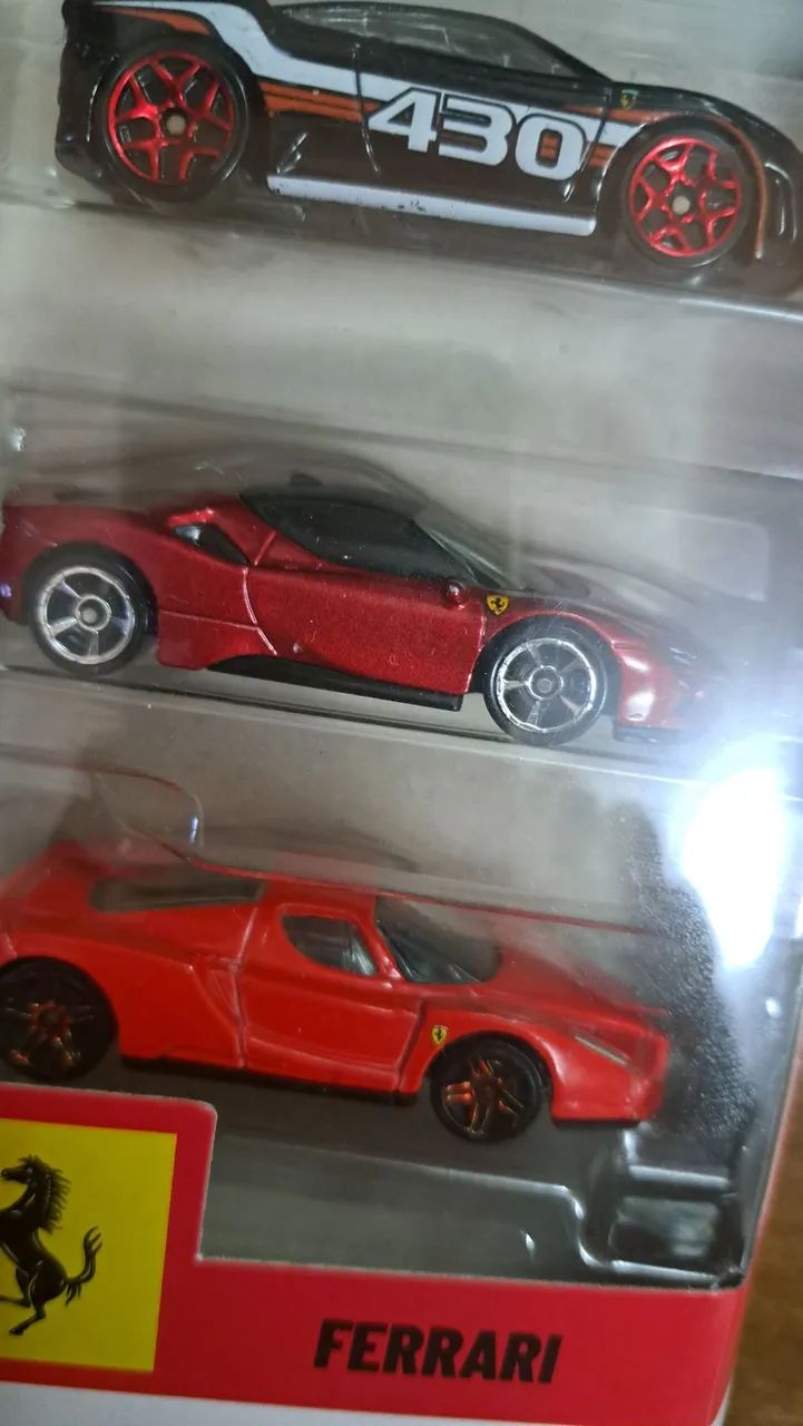 Carrinho Hot Wheels Ferrari 1/64 pacote com 5 - Foto 3