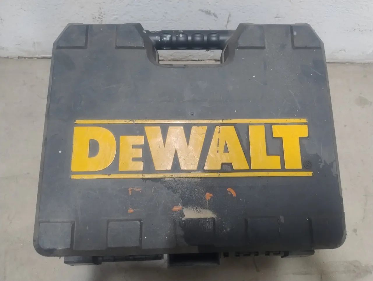 Furadeira e Patafusadeira Dewalt dcd7781