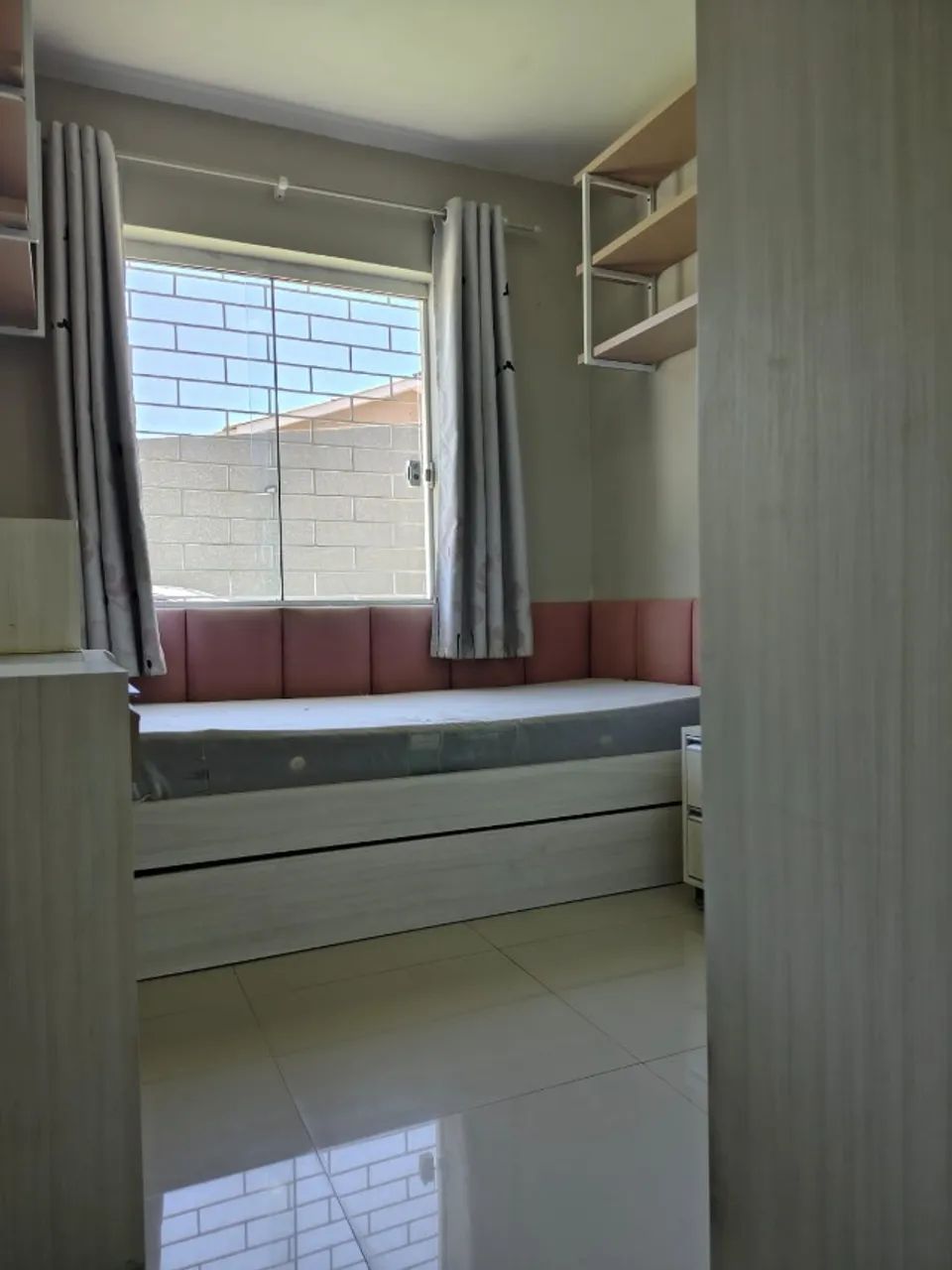 CASA A VENDA EM PINHAIS COM 3 QUARTOS SEMI MOBILIADA.  - Foto 5