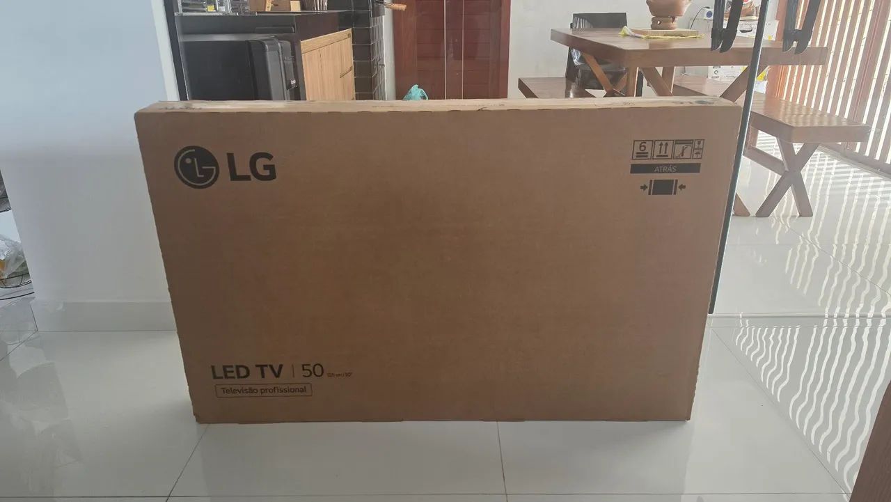 VENDO TV LED LG 50 POLEGADAS SMART 4K  LACRADA COM NOTA FISCAL E 1 ANO DE GARANTIA.