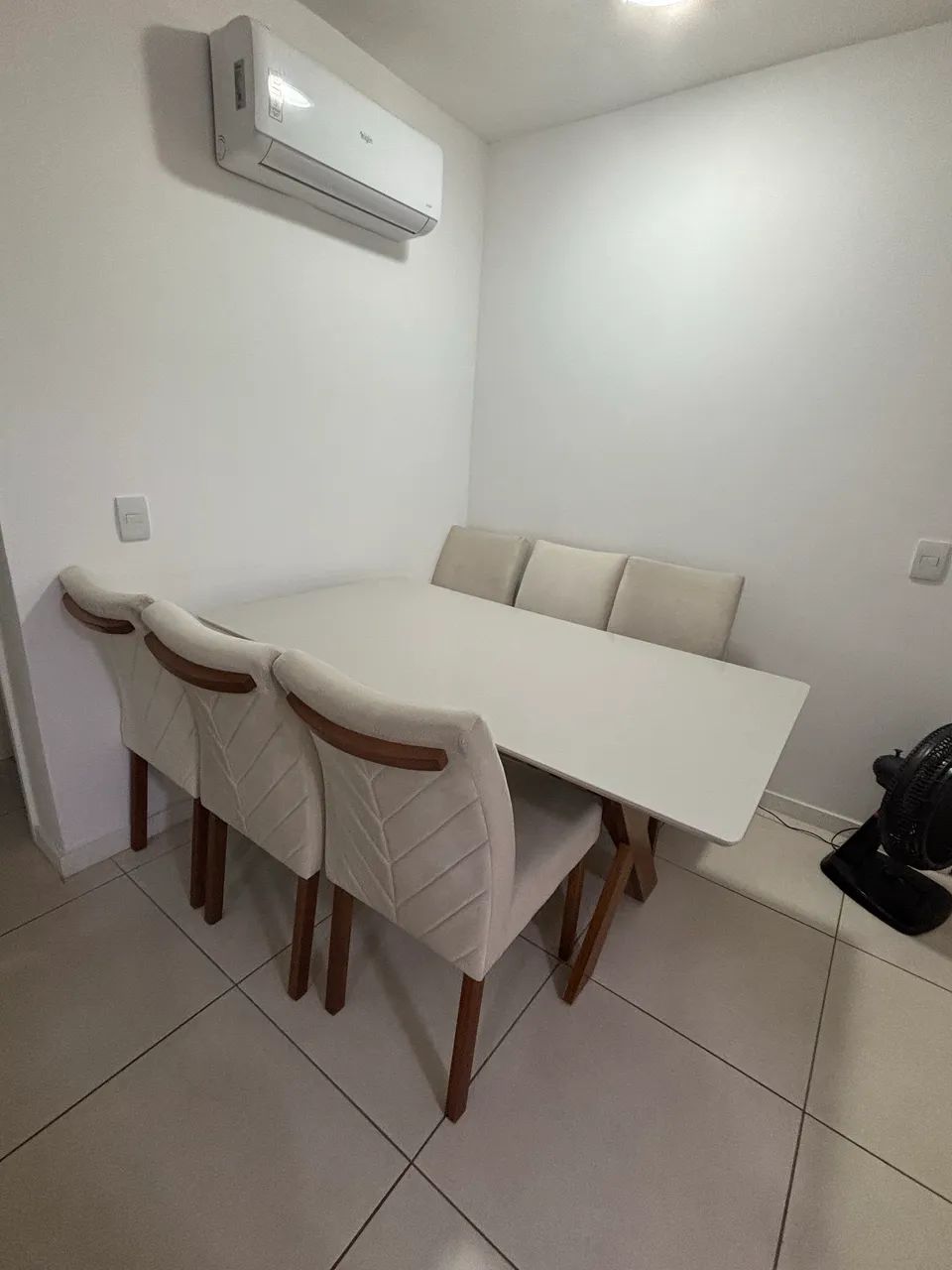 Mesa de Jantar com 6 cadeiras imperdivel!