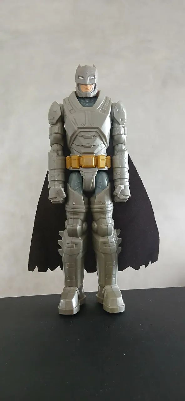 Boneco Batman Armored 30cm - Foto 4