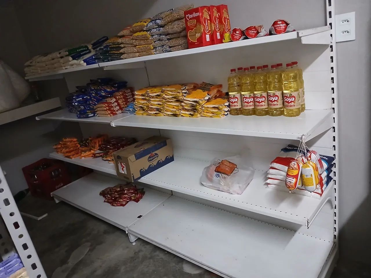 GÔNDOLAS 1.30×1.70 GRANDE BEM ESPAÇOSAS RESISTENTE 450,00 CADA