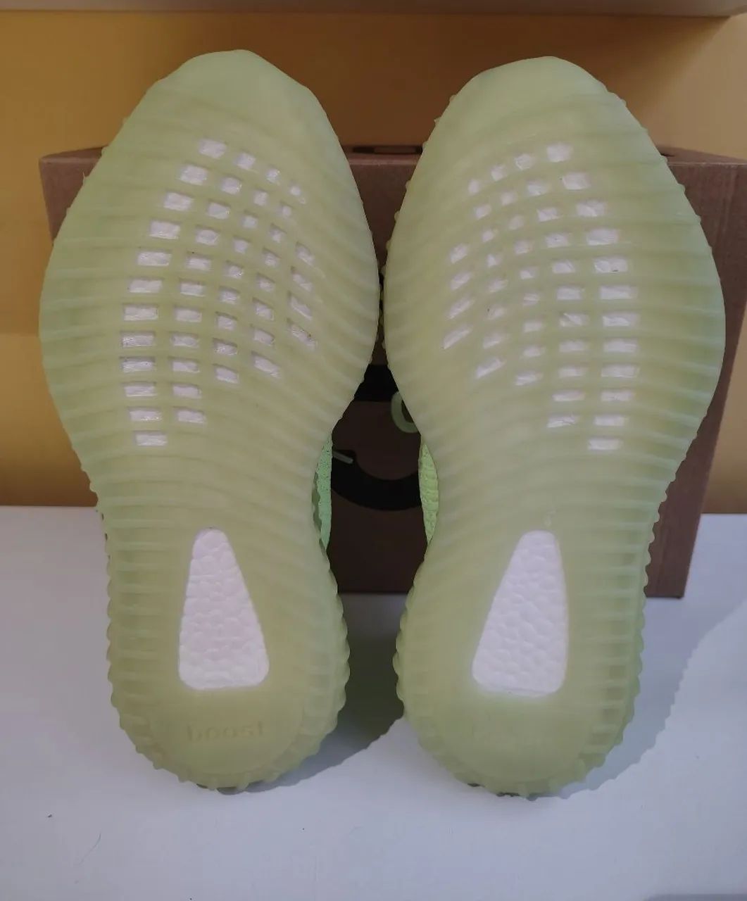 Tênis Yeezy boost glow in the dark - Foto 5