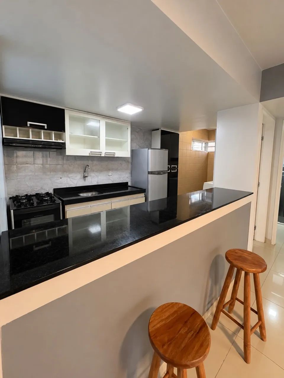 ALUGUEL - QUARTO E SALA - MOBILIADO - VARANDA - PONTA VERDE - Foto 3