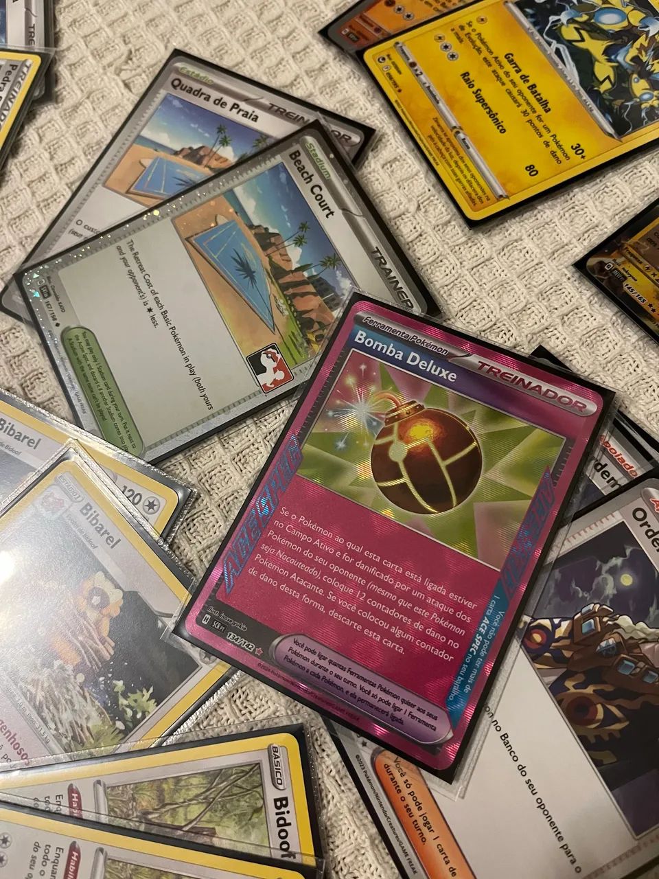 Deck Pokémon TCG Zapdos e Miraidon EX + Deckbox Central + Inner e Outer Sleeves - Foto 2