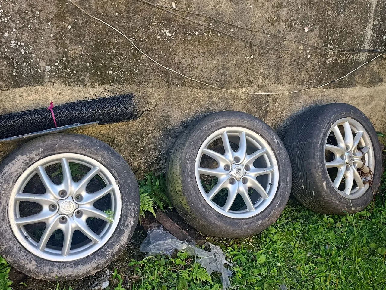 Vendo ou troco rodas de porche e pneus - Foto 4