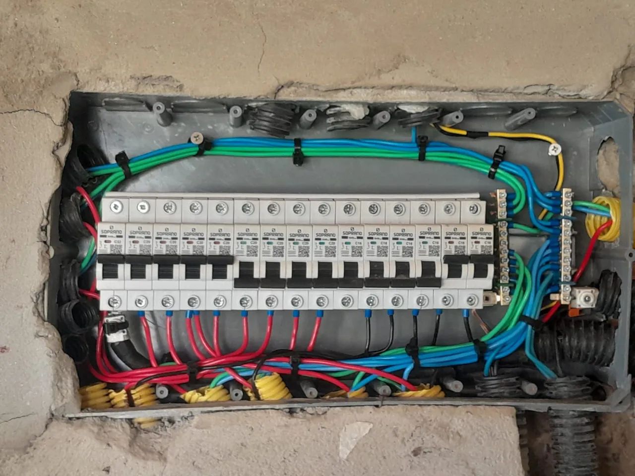Está precisando de eletricista predial e residencial  * - Foto 3