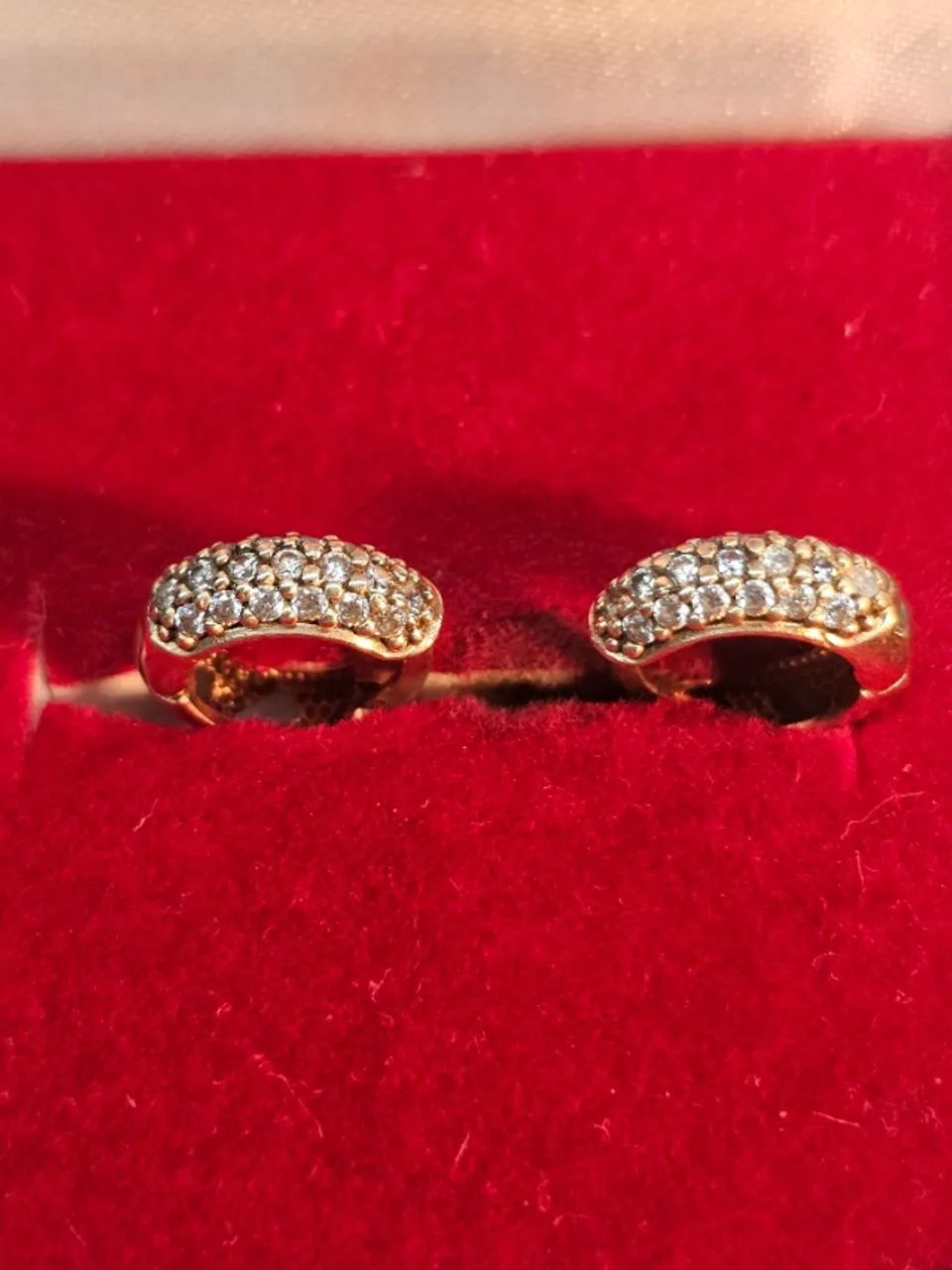 Brincos em ouro 12k 4g com pedras preciosas 