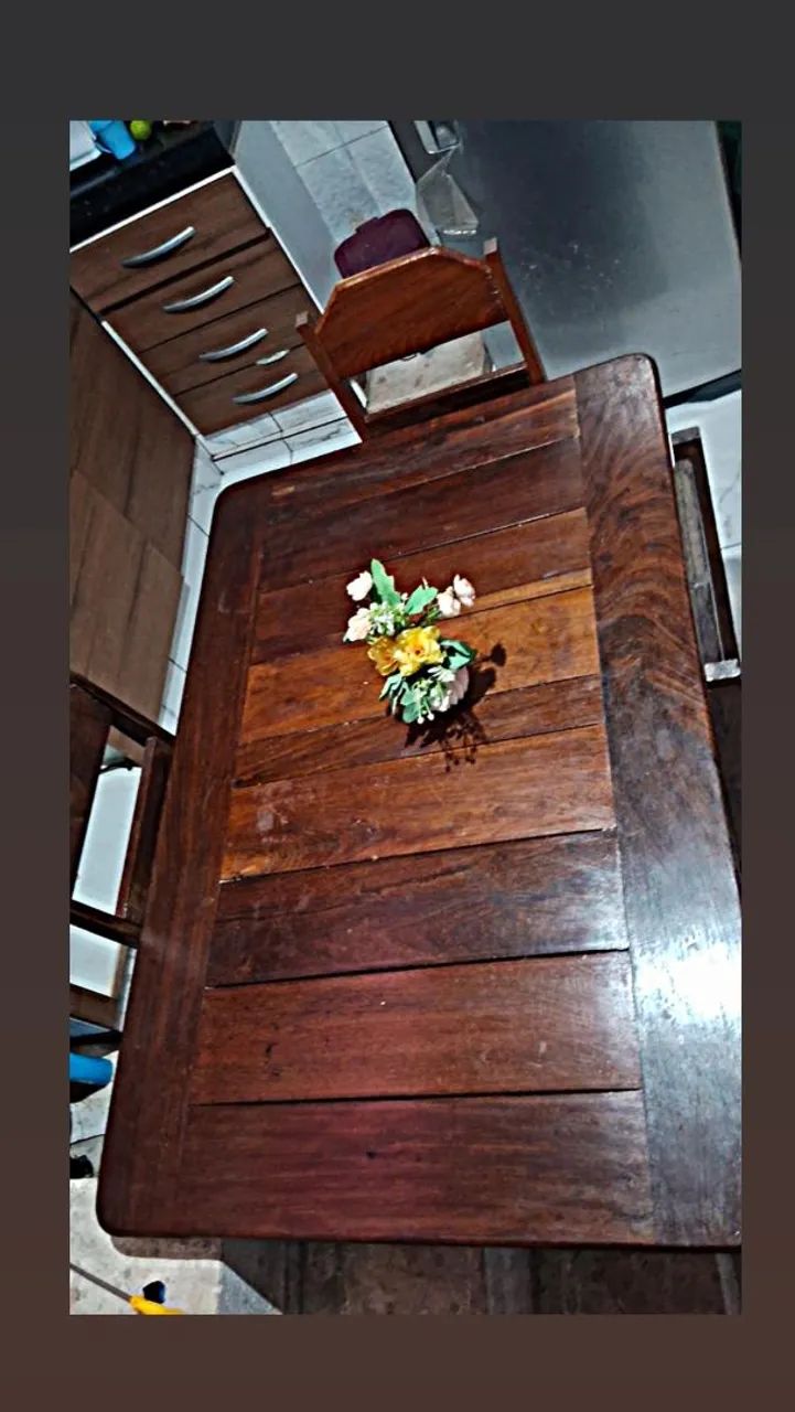 Mesa com 4 cadeiras 