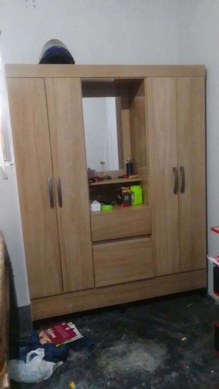 Vendo guarda roupa semi-novo 