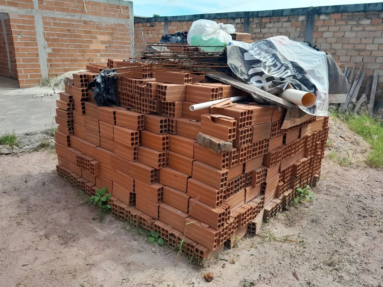 2 milheiros de tijolos furados458363231767121921
