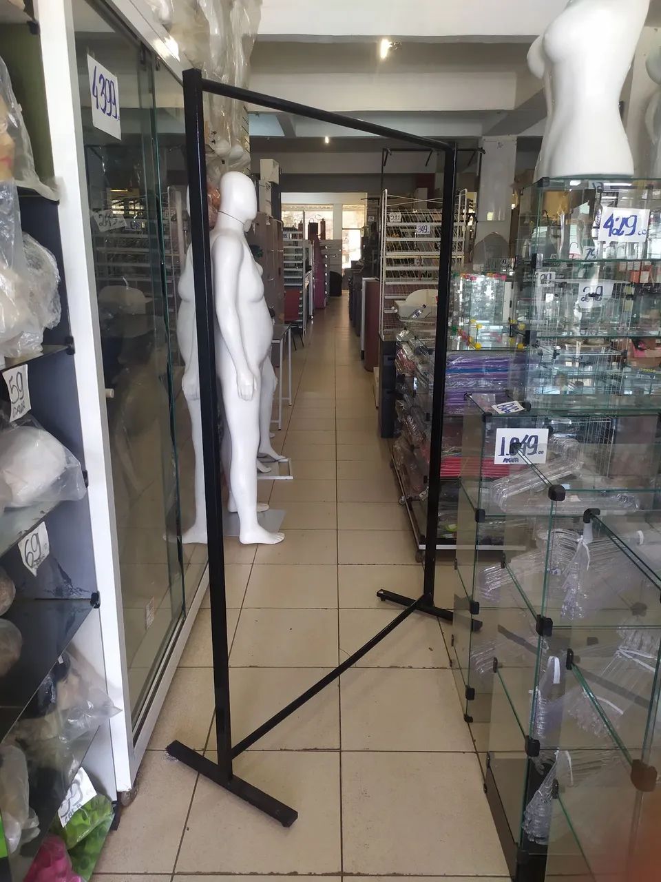 Arara de Chão - Preta - Foto 2