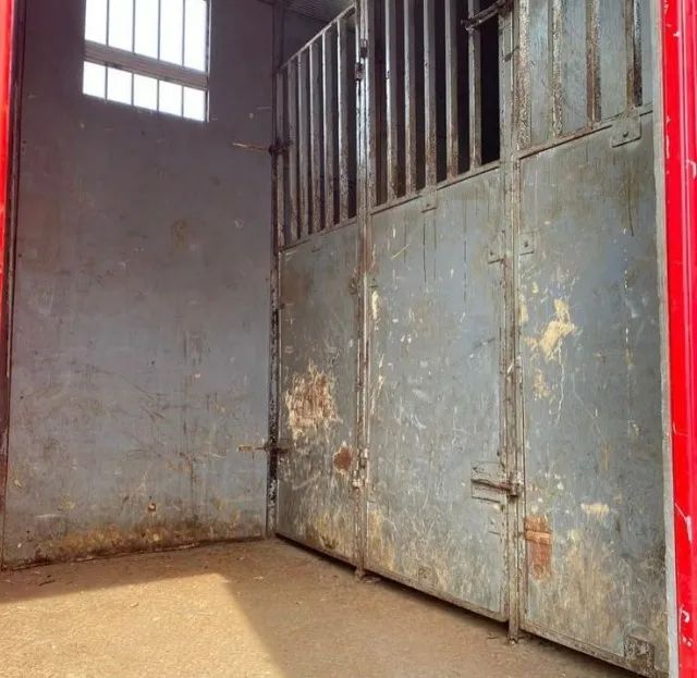 Mb Accelo 815 4x2 - 2012 baú  - Foto 6