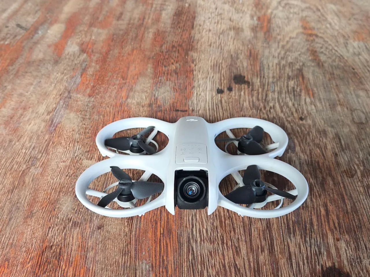Drone DJI NEO com Rádio controle 