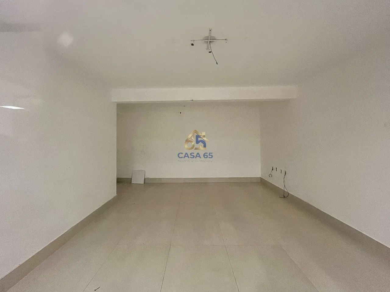 SALA COMERCIAL DE 23 M² NO JARDIM LEBLON - LOCAÇÃO