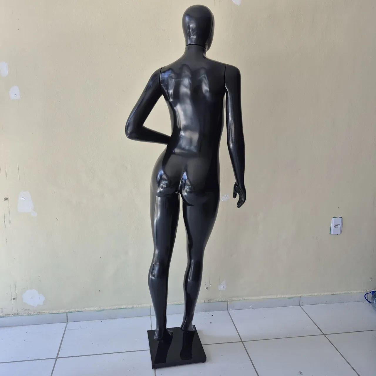 Manequim feminino preto - Foto 2