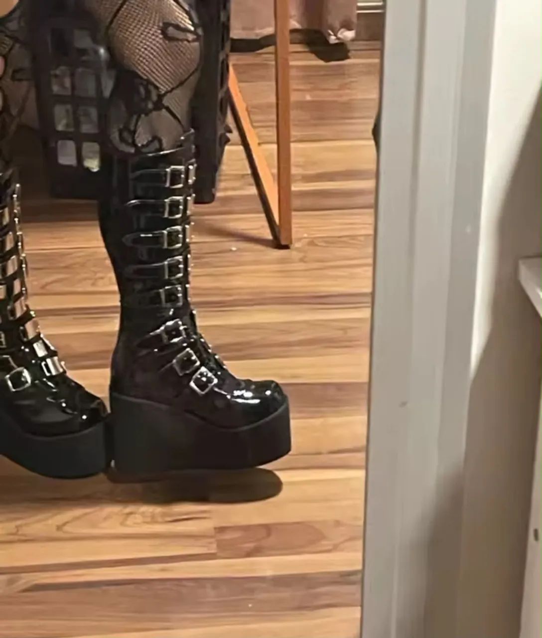 Bota plataforma - Demonia  - Foto 2
