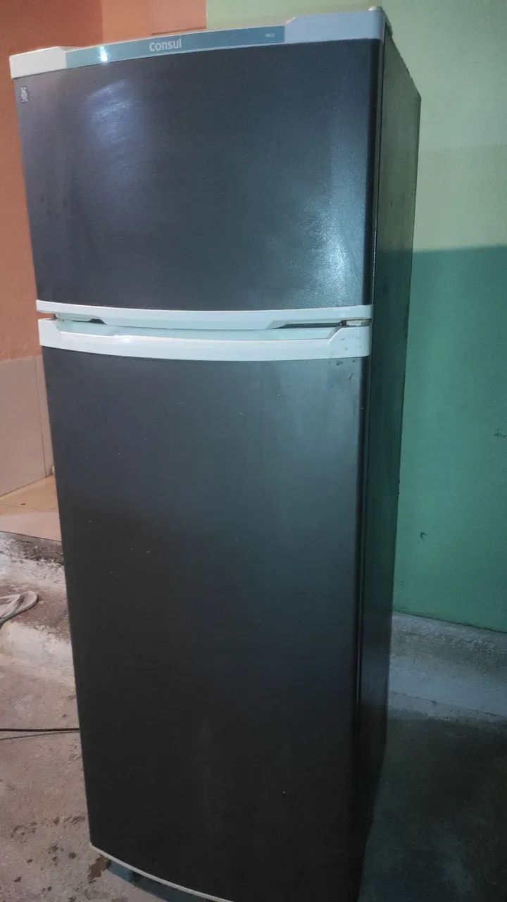 Vendo geladeira funcionando perfeitamente  - Foto 2
