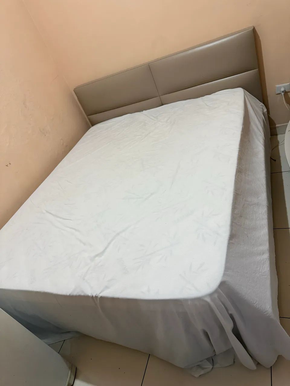 Cama, colchão e cabeceira  - Foto 2