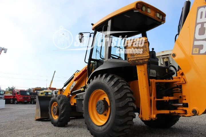 Retroescavadeira JCB 214E - Foto 5