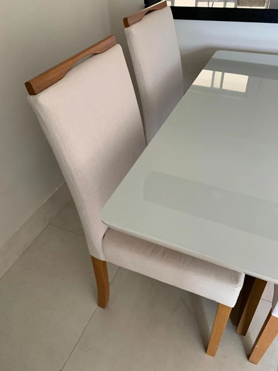 Mesa de Jantar com tampo de vidro e 4 cadeiras. Medidas 120x80. - Foto 5