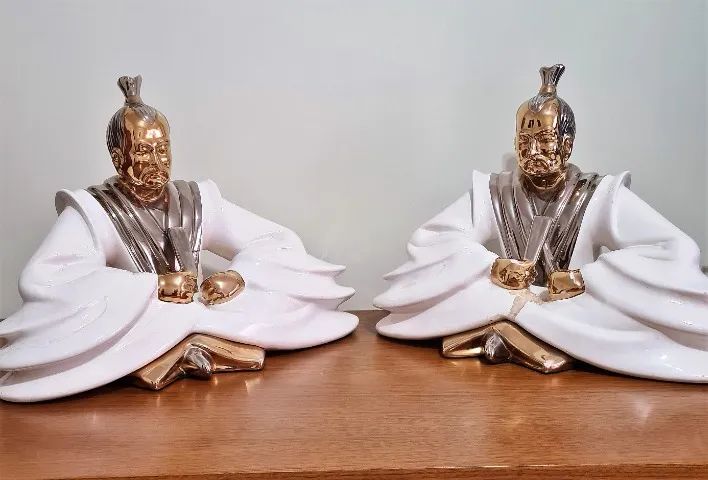 Antiguidade - Estatuetas em porcelana