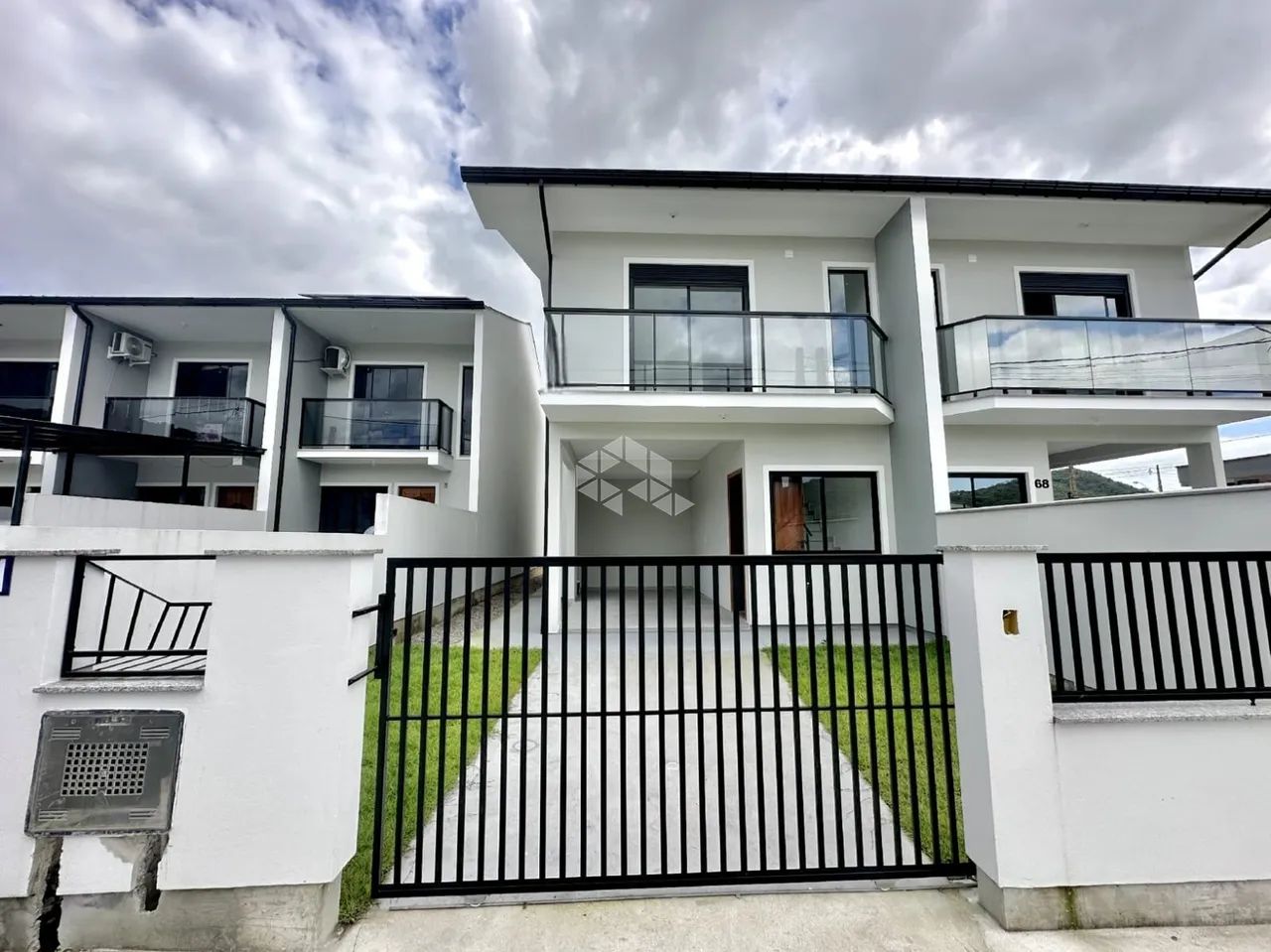 CASA SOBRADO COM 2 DORMITÓRIOS SENDO 1 SUÍTE, EM FORQUILHAS - SC À VENDA - Foto 4