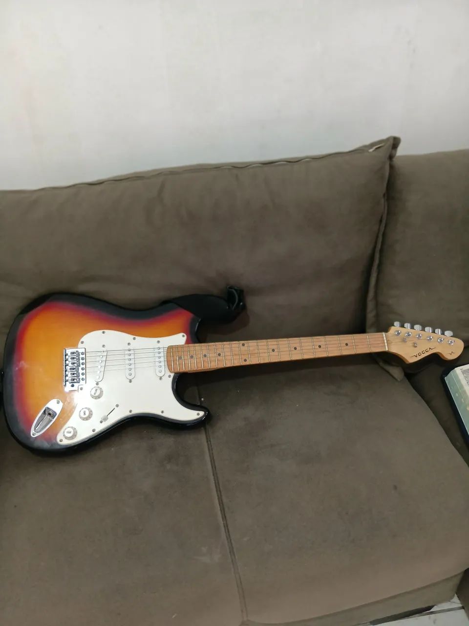 Vendo, uma, Guitarra, marca, VOGGA,seme nova - Foto 2