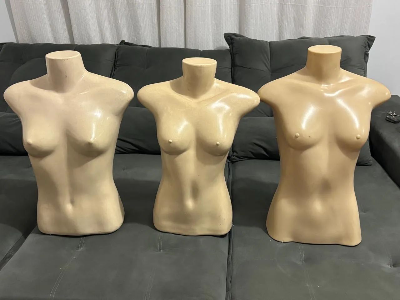 Manequins, cabides, provador de banca 