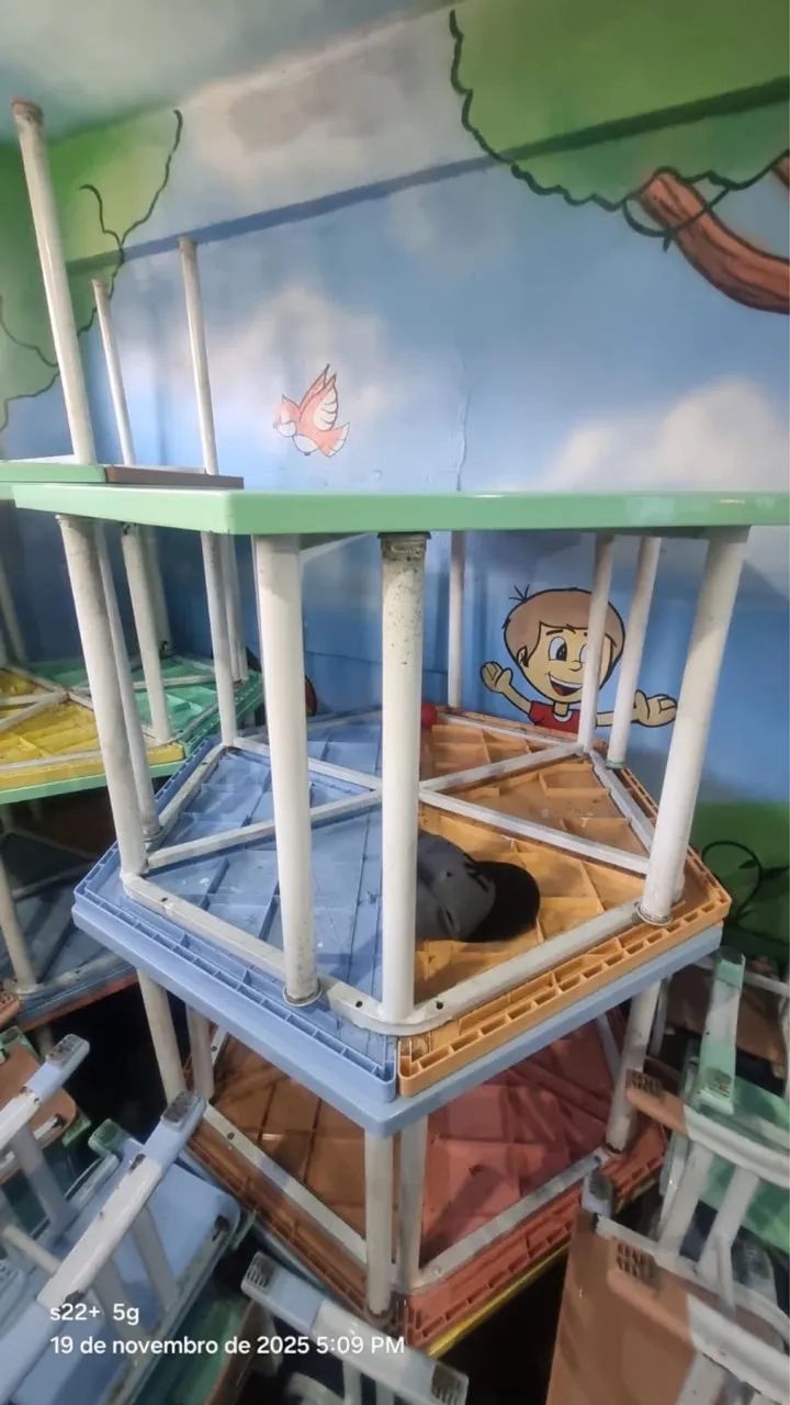 Jogo de mesa infantil com 6 cadeiras - Foto 3