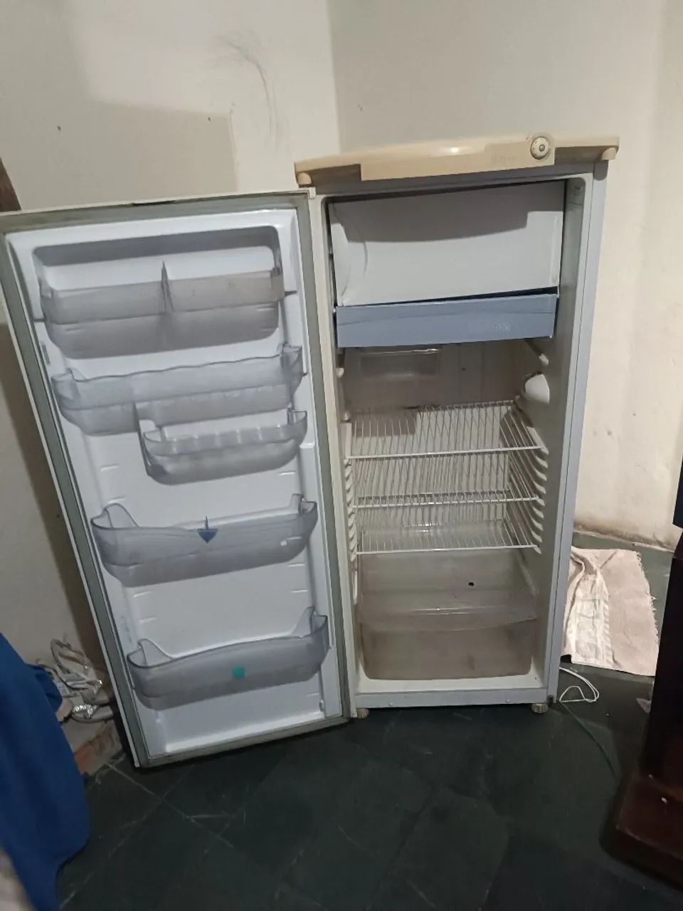 Geladeira Consul ótimo estado funcionando perfeitamente  - Foto 4
