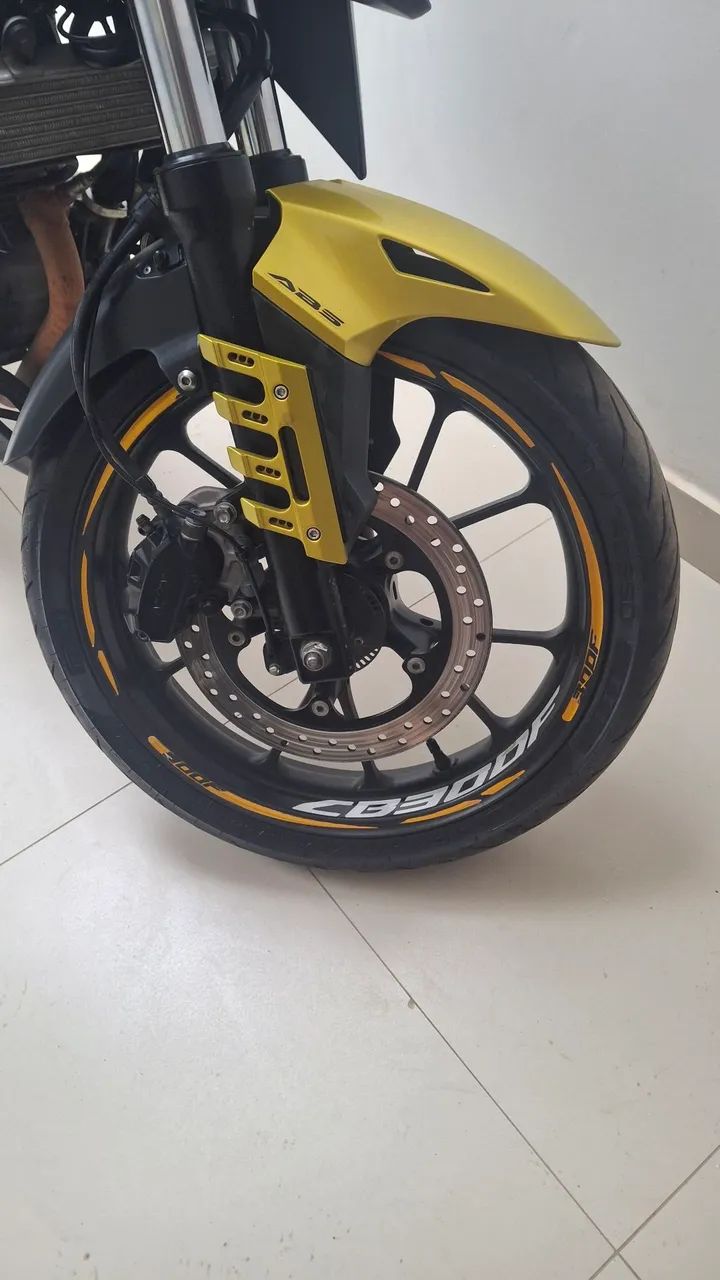 CB300F Twitter  - Foto 4