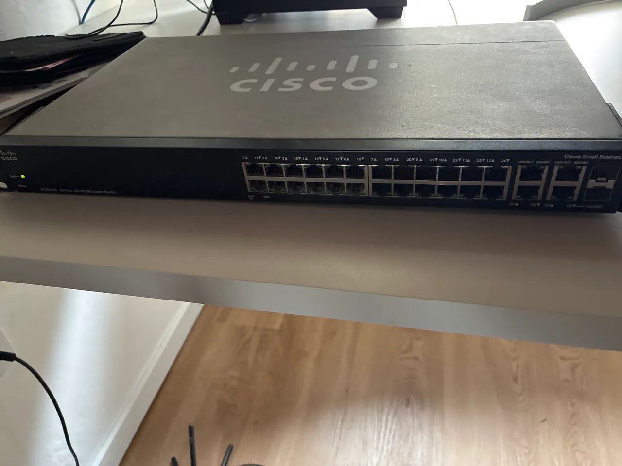 Switch Cisco SF300-24 gerenciável  - Foto 3