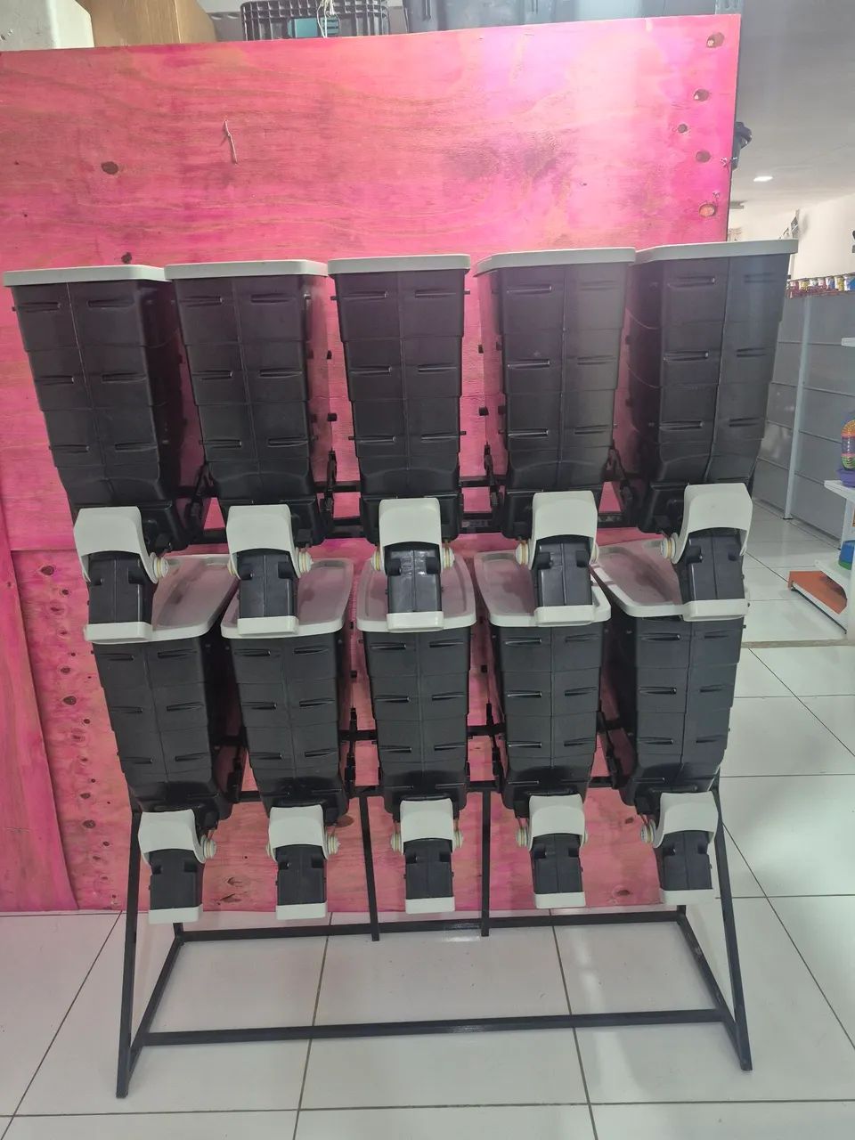 Expositor dispenser ração 10 módulos 