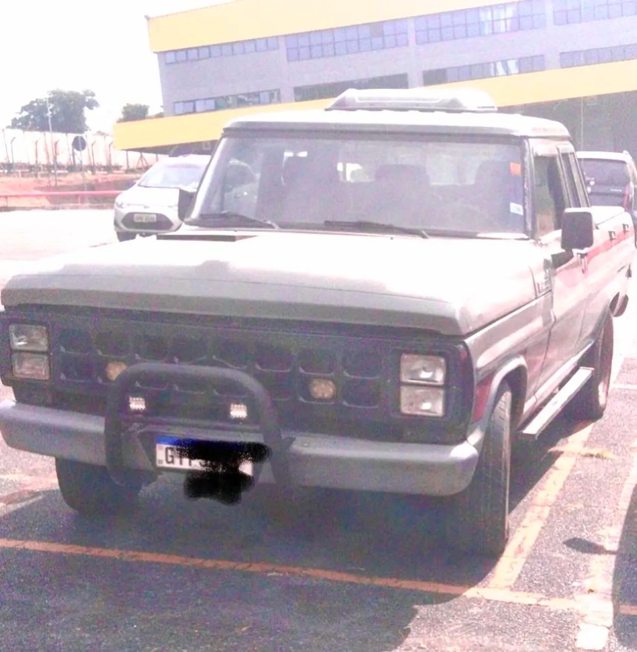 Ford F-1000 1985