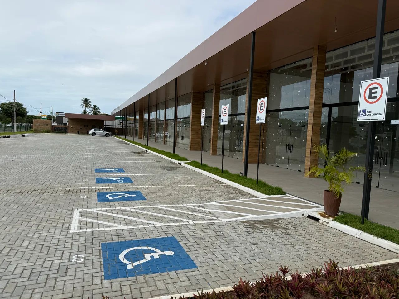 Lojas comerciais disponíveis para locação. - Foto 4