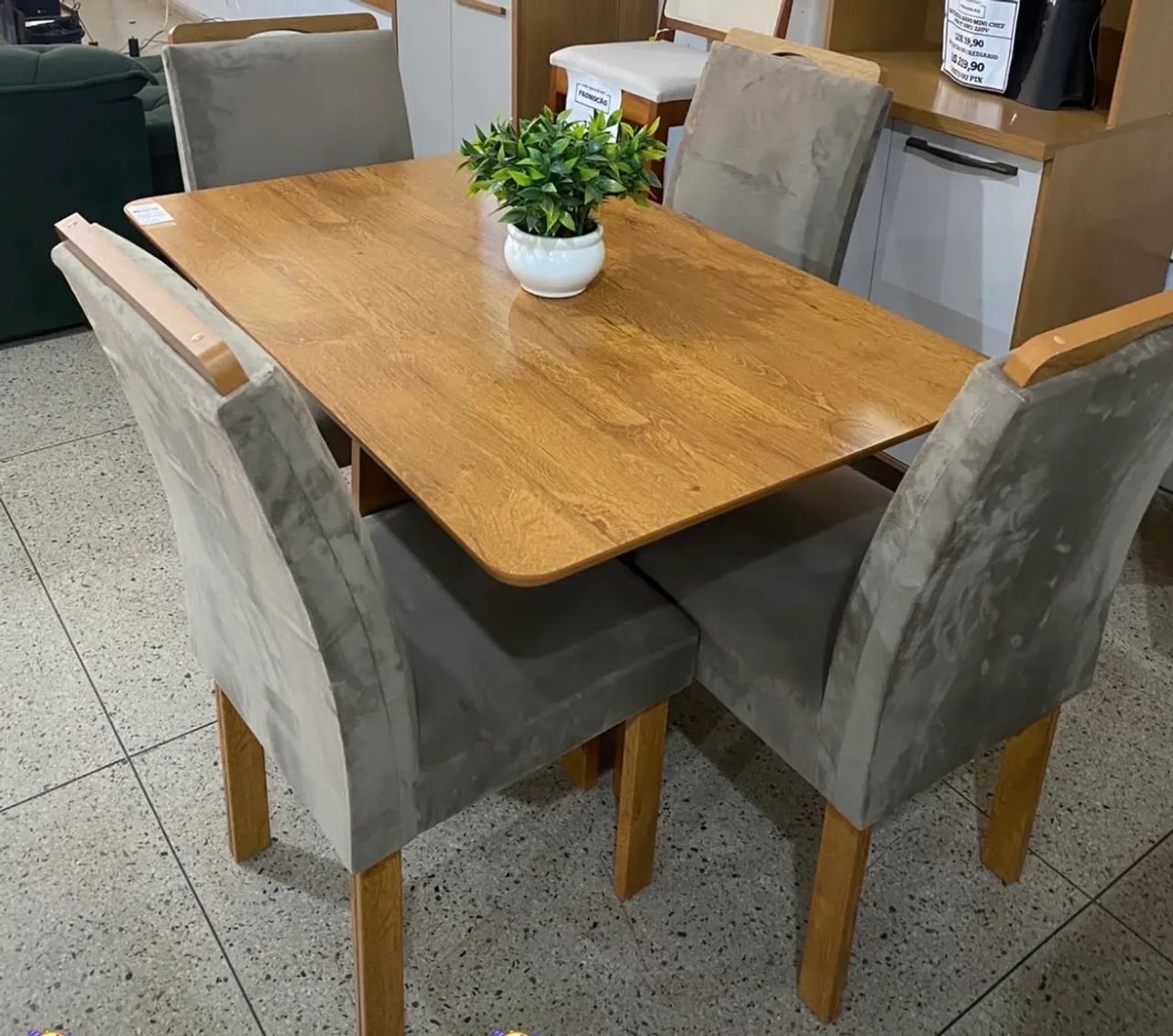 Mesa de Jantar Nova a  Pronta Entrega 
