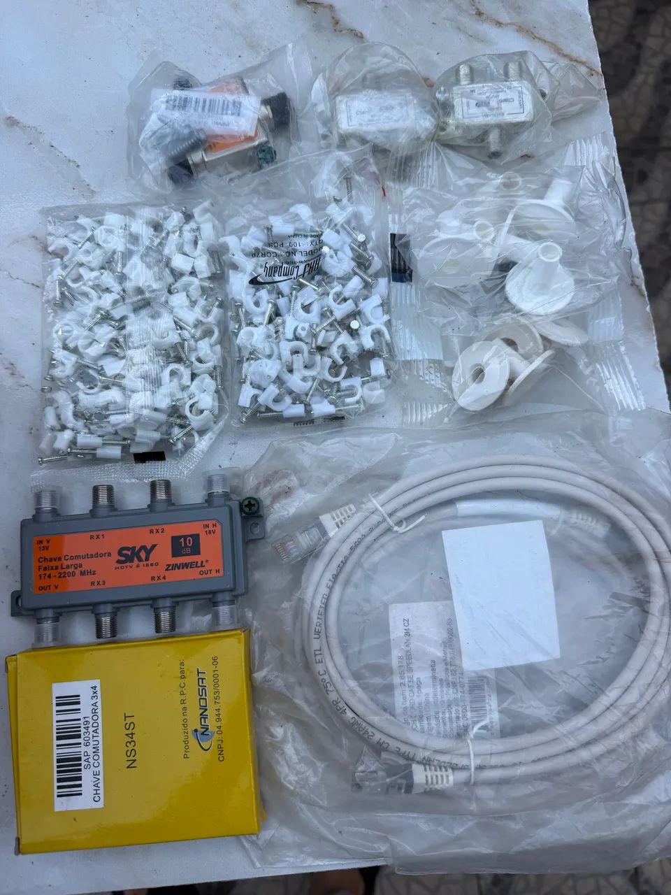 Materiais para antena e cabos 