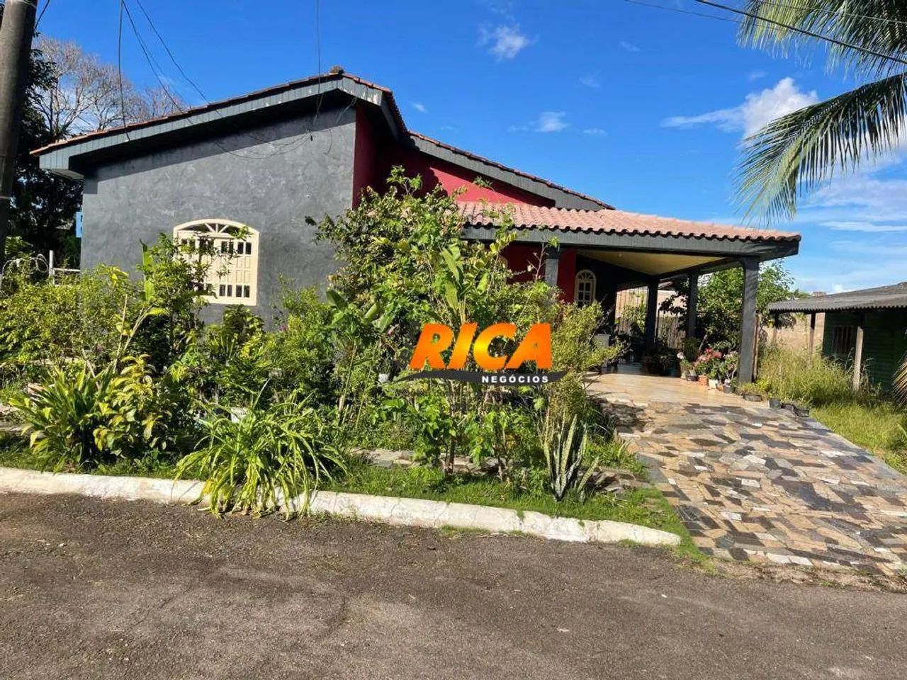 Excelente casa no Condomínio Vila Eletronorte com 3 quartos, sendo 2 Suítes e amplo quinta