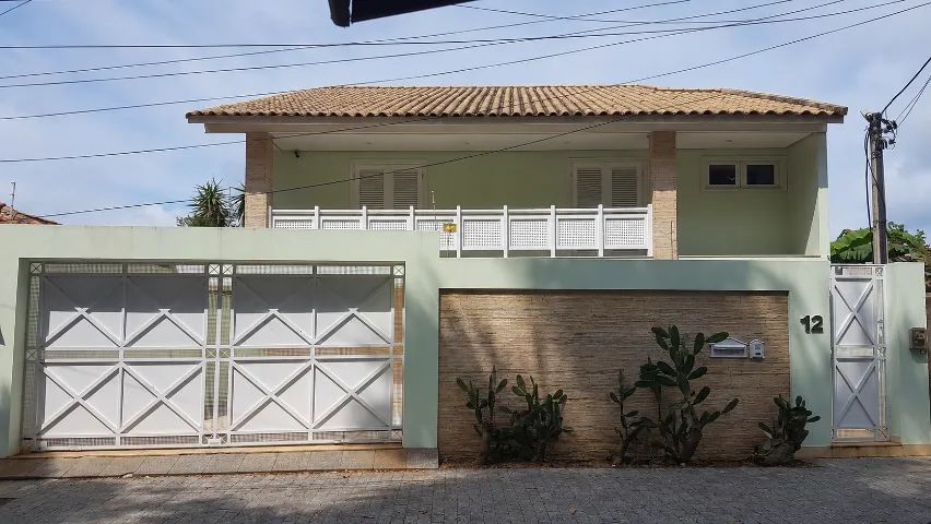 Casa duplex com piscina, 6 quartos e 3 suítes no Parque Califórnia