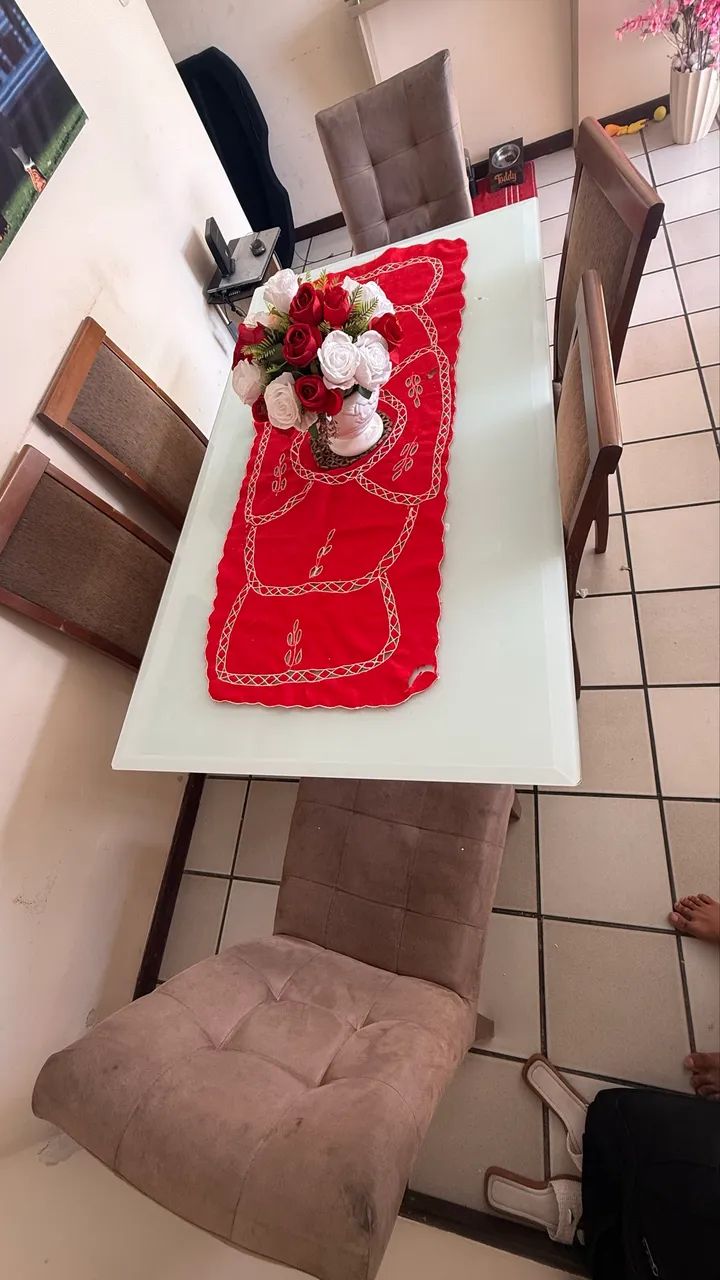 Mesa de vidro com cadeiras 100% madeira. - Foto 2