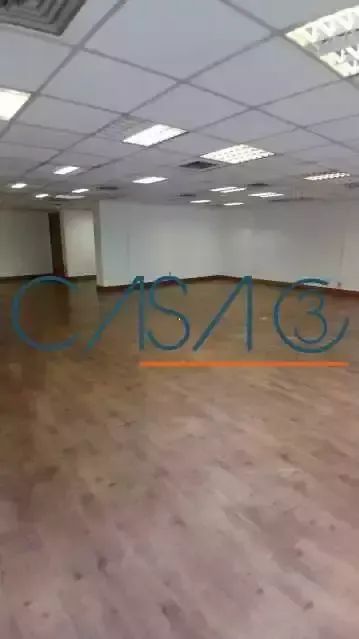 CASA 3 ALUGA! RUA DA GLÓRIA! Excelente sala no coração da Glória!