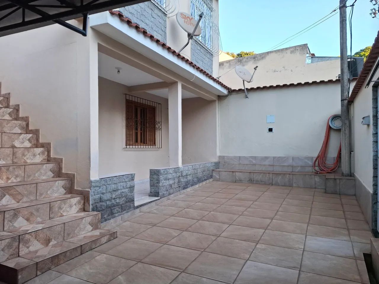 Imóvel com 3 Casas + Terraço + Garagem Ampla - Foto 2