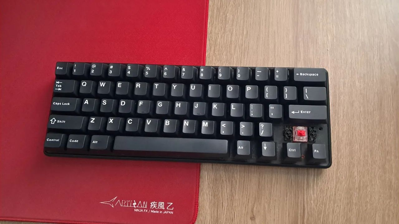 Teclado HyperX Alloy Origins 60% com teclas custom